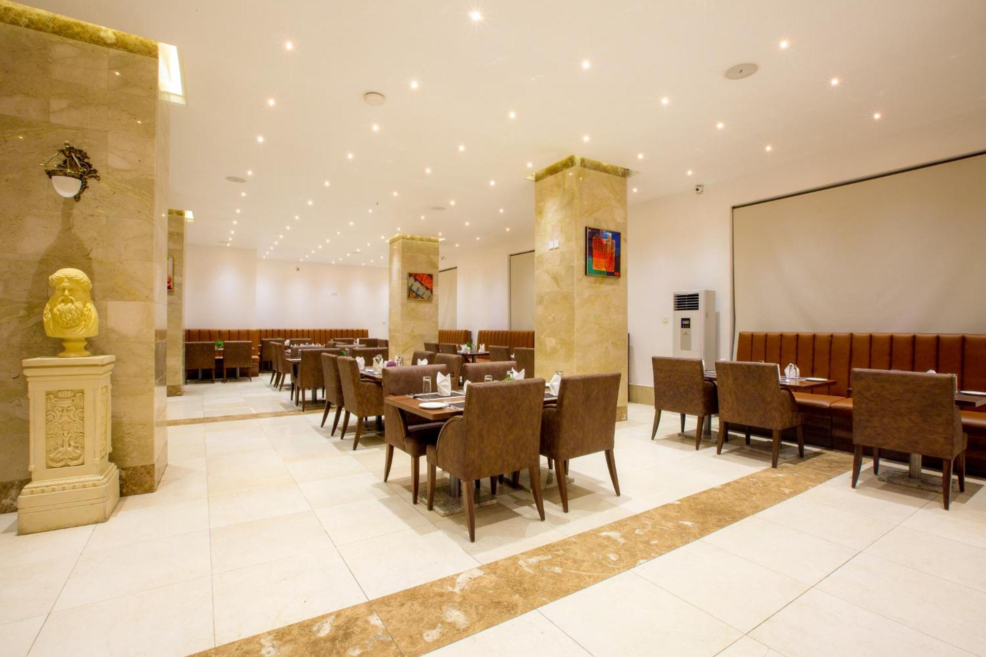Johnwood Hotel By Bolton Abuja Exterior photo